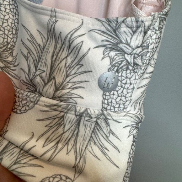 WILDFOX pineapple sketchy sports bra size S - Picture 5 of 9